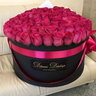 Розовые розы в коробке 201 шт. Элитные розы с большими бутонами. Эквадор.